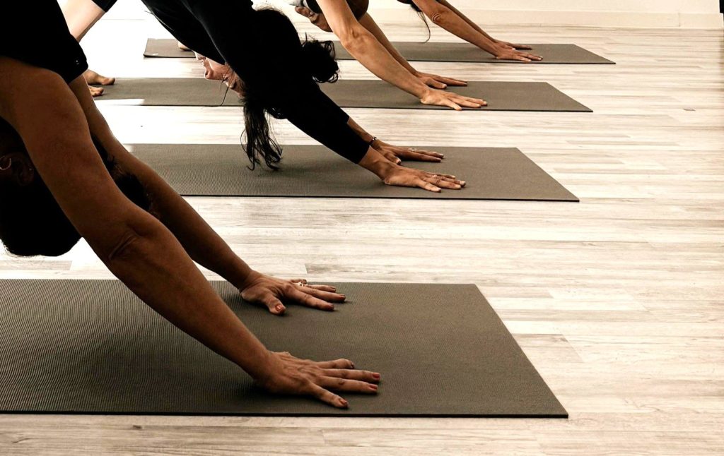 Clase de yoga en Yoga Naué