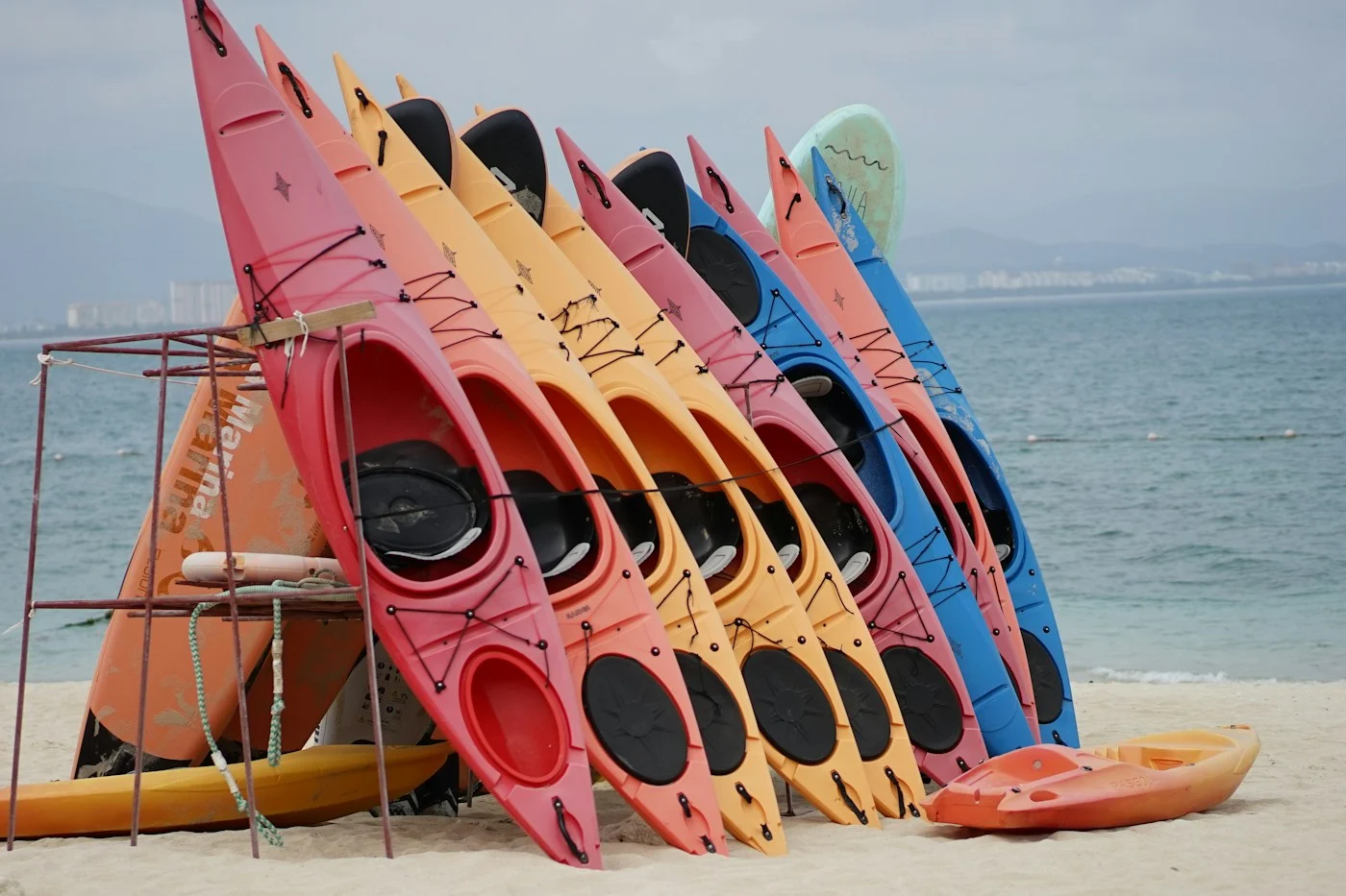 Piraguas en la playa